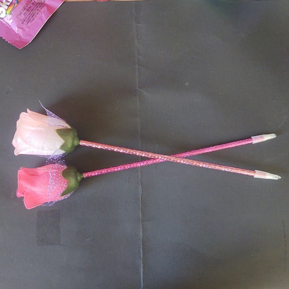 Unbranded Other - Rose Pen set